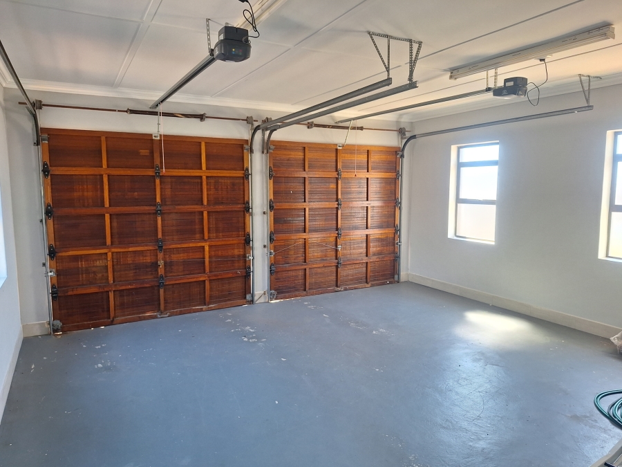 To Let 4 Bedroom Property for Rent in Santareme Eastern Cape